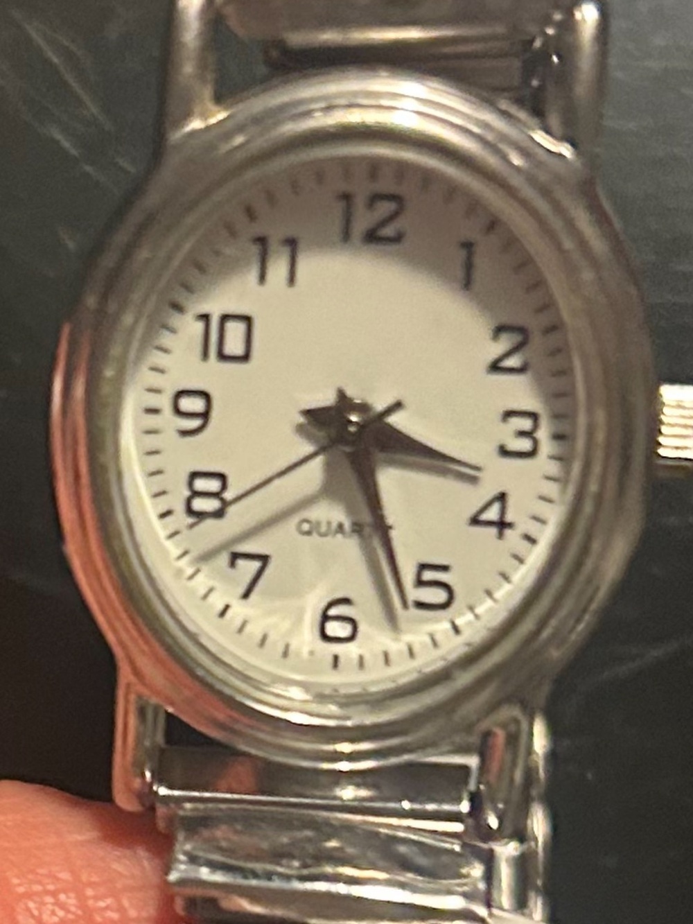 Vintage - Quartz Silver Analog Watch - Classic White Dial